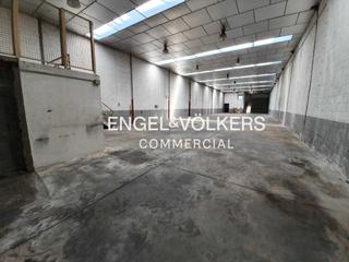 Lloguer Nau industrial a Font dels Capellans - Sagrada Familia. Nave industrial en alquiler  de 720 m2