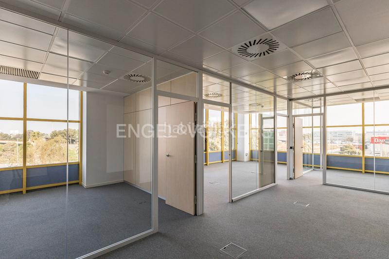 Foto c98b3c80-08bb-4d01-a77e-101cdf5c11be. Miete büro in Zona Industrial Prat de Llobregat (El)