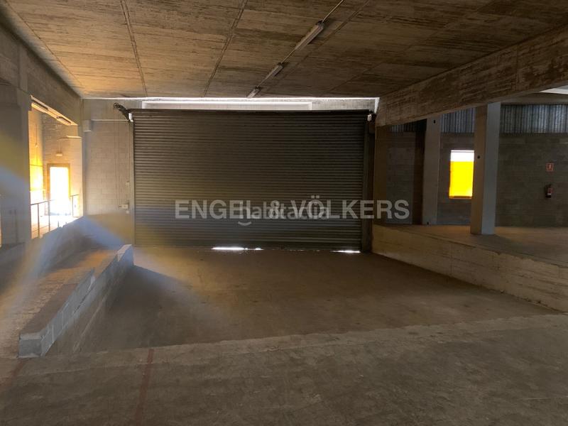 Foto b3b7ed47-67db-4a39-83ff-26c2f0463968. Lloguer nau industrial a Centre Rubí