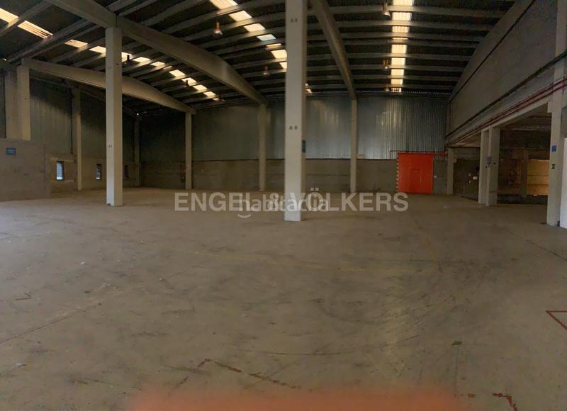 Foto 1a77c5f6-b011-40db-91f2-a7c3110b0cce. Rent industrial building in Centre Rubí