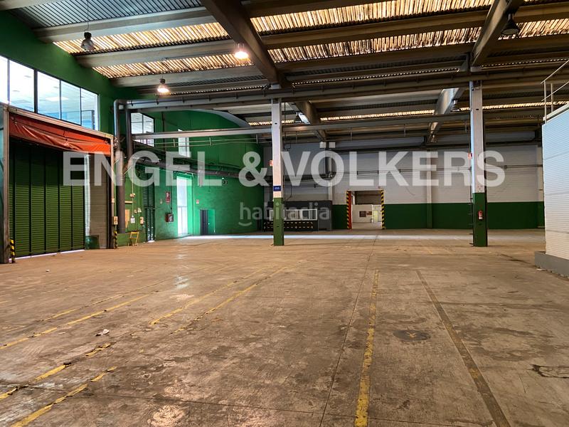 Foto 33cd16a5-8481-4a15-941b-4e9397cc66d0. Lloguer nau industrial a Centre Rubí