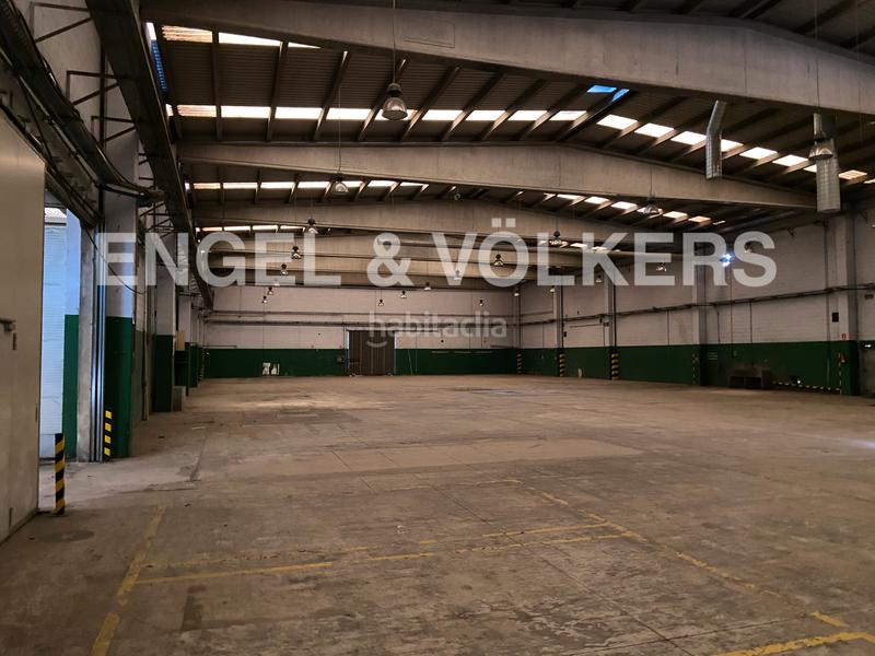 Foto fcaf3e7b-f1e0-45bb-910c-a358533a3b24. Lloguer nau industrial a Centre Rubí