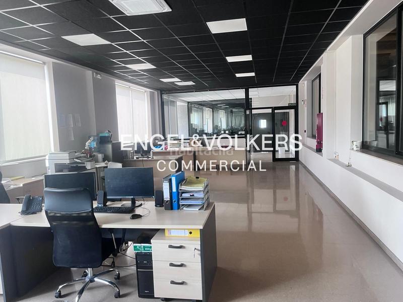 Foto 77b95af5-8e55-4cf0-b786-11377d9bab42. Location bâtiment à usage industriel dans Centre Rubí