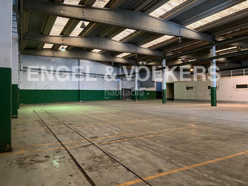 Foto f1bfdbf4-6adf-4490-8e1e-c4afb3955002. Location bâtiment à usage industriel dans Centre Rubí