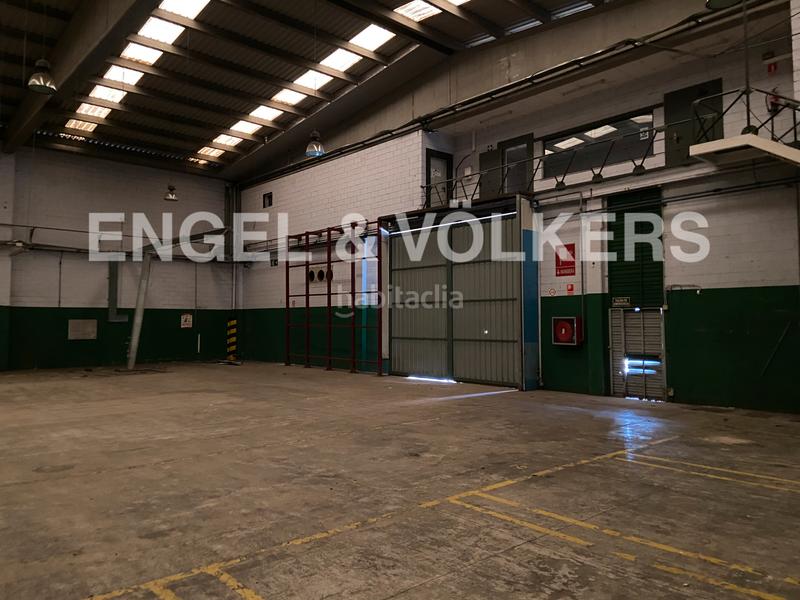 Foto 8f8ac0f6-bcd9-4585-9daf-a6f537838ebe. Affitto capannone industriale in Centre Rubí