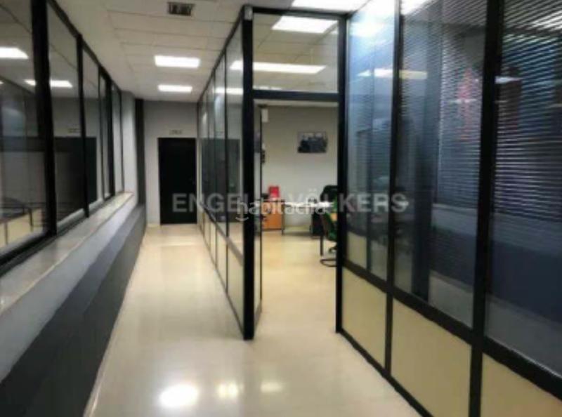 Foto 880f449d-d0ea-4638-8ed7-2b47ff43a685. Lloguer nau industrial a Centre Rubí