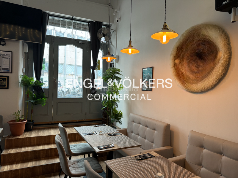 Foto 1b0b4b49-35fd-435d-b2b4-8435b9d216b7. Alquiler local comercial traspaso de licencia c3 en barrio gótico en Barcelona