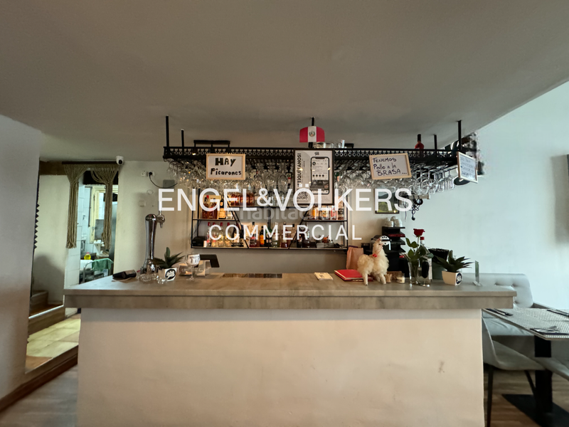 Foto f9809ffa-2f5d-4c71-a719-6ad25230e590. Location local commercial dans Gòtic Barcelona