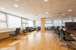 Oficina a Sant Joan-TV3. Luminosa oficina en edificio exclusivo de oficinas en sant joan