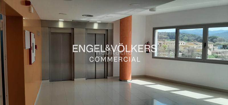 Foto 6e766ea9-1426-4a73-bdf4-c1257a958514. Location bureau dans Eixample Sant Cugat del Vallès