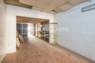 Lloguer Local Comercial a Dreta de l´Eixample. Local en alquiler en sagrada familia