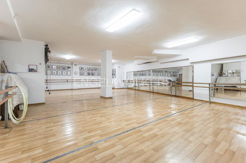 Foto c2db4e2b-040a-4e48-ae8b-3c2fbc4e11cc. Local commercial dans Putget - Farró Barcelona