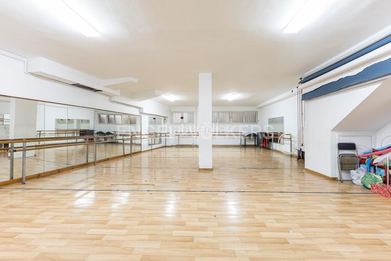 Foto d1e44d1b-f438-43a7-b7ad-542f15e3988d. Local commercial dans Putget - Farró Barcelona