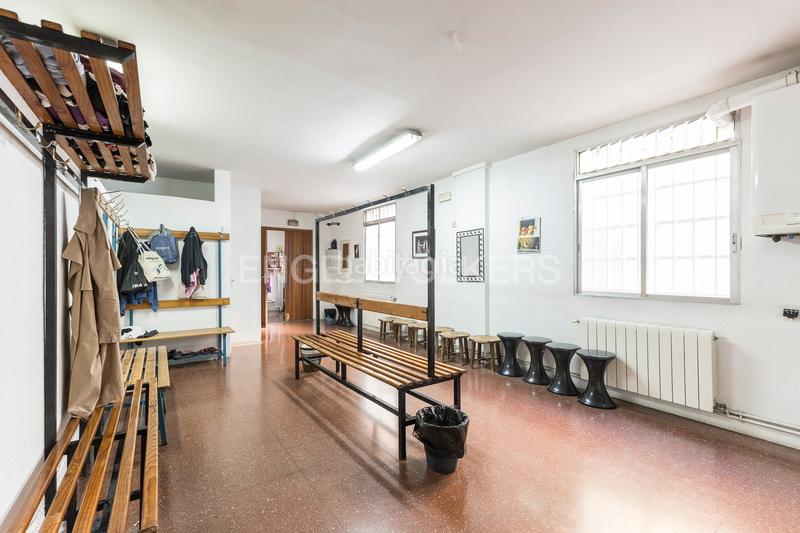 Foto f5fde172-22fd-4004-ba5f-ee8ea0c5b6a6. Local commercial dans Putget - Farró Barcelona