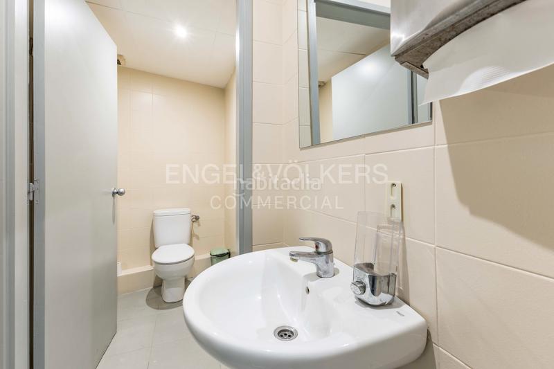 Foto 02ed8f4c-115c-4a40-82ba-1d7e9f1a6958. Alquiler local comercial gran local de 1.500 m en alquiler en Barcelona