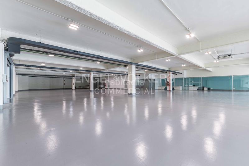 Foto b62913bc-96f4-478b-be4a-eb5bd5084034. Alquiler local comercial gran local de 1.500 m en alquiler en Barcelona