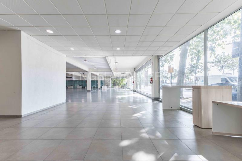 Foto 7b1fcef8-71eb-4699-8734-9ee96c77c39d. Lloguer local comercial a La Verneda - La Pau Barcelona