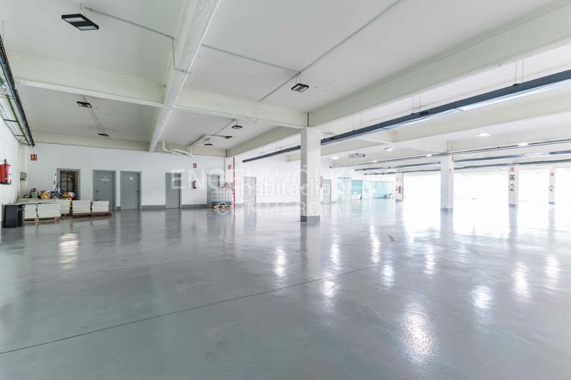 Foto 8131aa12-c594-405e-845b-4ba81d95c496. Location local commercial dans La Verneda - La Pau Barcelona