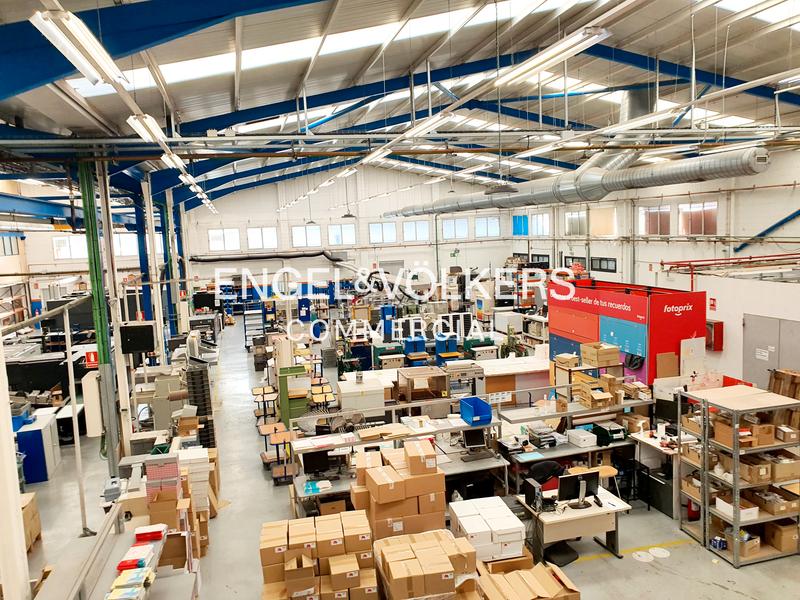 Foto 47c9b27a-aff6-448d-9c02-9e1e2d20e4b2. Alquiler nave industrial nave aislada tipo c en Les Planes Sant Joan Despí