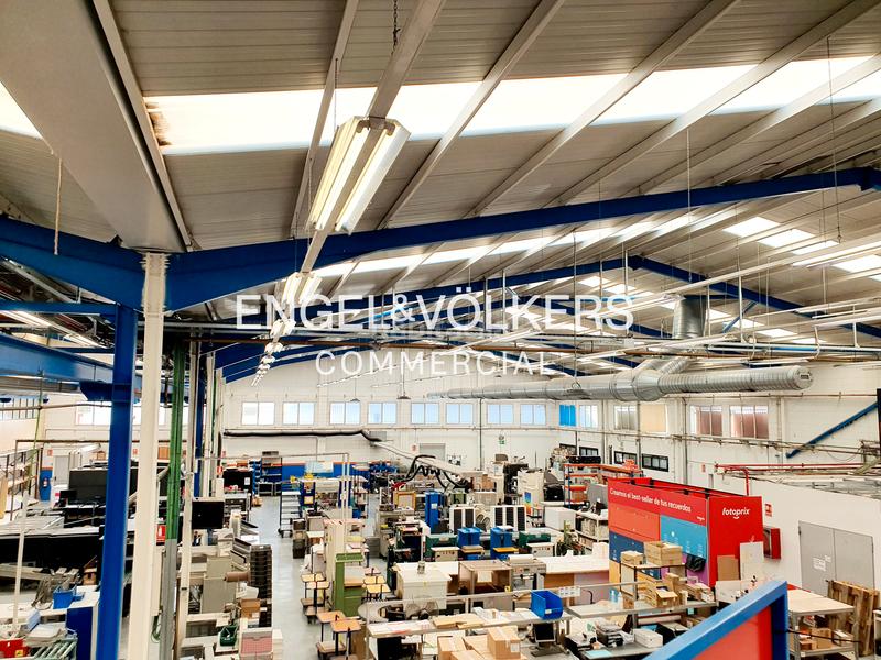 Foto 7b2eac7c-4e32-4b40-a250-0365e408a088. Alquiler nave industrial nave aislada tipo c en Les Planes Sant Joan Despí