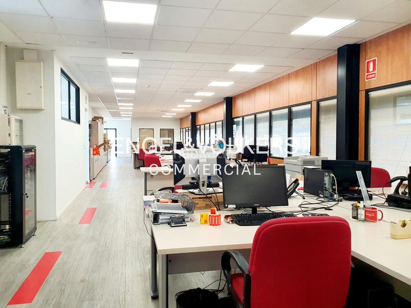 Foto e198985a-8ef1-4060-9ee7-34b737680d9c. Alquiler nave industrial nave aislada tipo c en Les Planes Sant Joan Despí