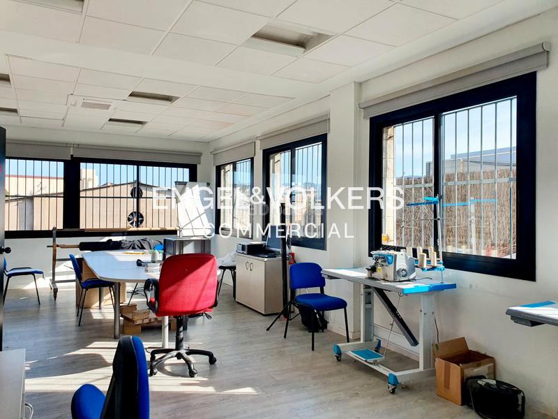 Foto a75d0f1a-3b32-4e64-960e-30b8e72bc392. Location bâtiment à usage industriel dans Les Planes Sant Joan Despí