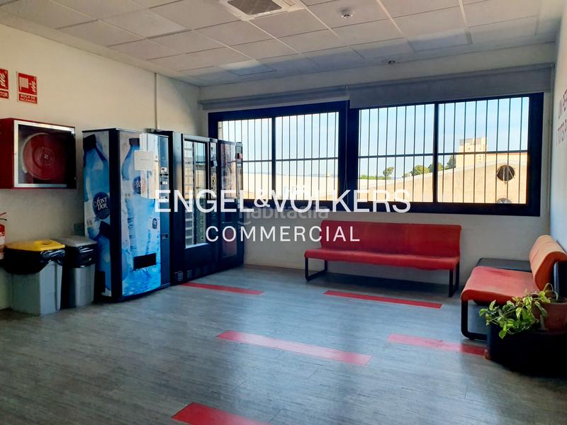 Foto acb1e39e-2fdd-4d68-a07f-3c5fa16a98ef. Location bâtiment à usage industriel dans Les Planes Sant Joan Despí