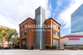 Rent Office space in La Marina del Port. Espléndidas oficinas en alquiler en passeig de la zona franca