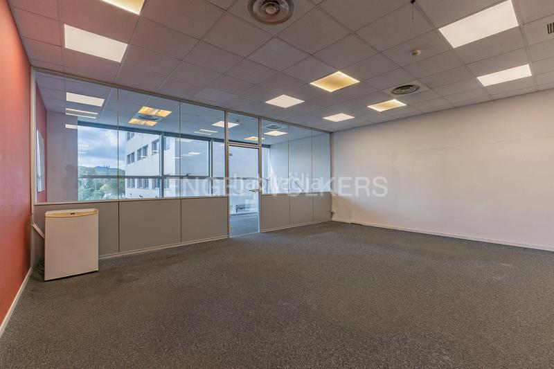 Foto 94618500-4f51-43b0-a886-fa130fc5d3ff. Alquiler oficina alquiler despacho en edificio de oficinas de st cugat en Sant Cugat del Vallès