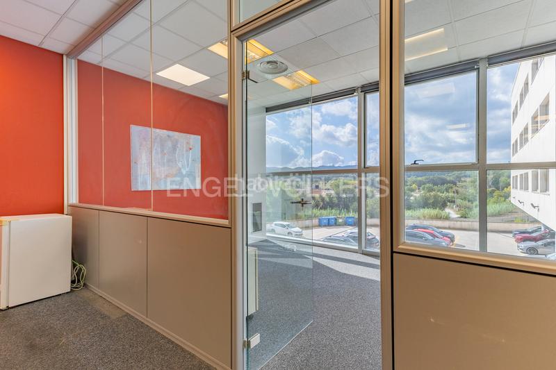 Foto 4360b365-282e-4453-a32e-c666b566cfc8. Lloguer oficina a Eixample Sant Cugat del Vallès