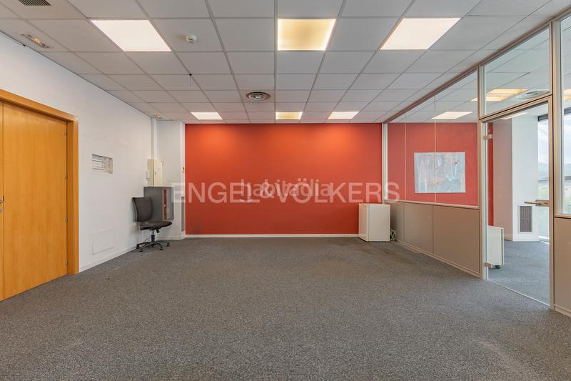 Foto 8945e649-2b40-4f71-8e2c-ea0e03924ad9. Lloguer oficina a Eixample Sant Cugat del Vallès