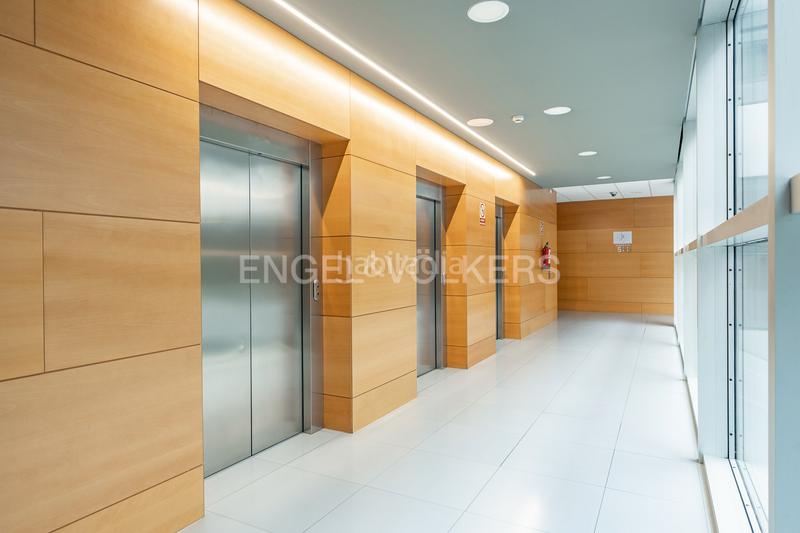 Foto b0127017-c45a-4656-92d7-fe4dc9022fff. Rent office space in Eixample Sant Cugat del Vallès
