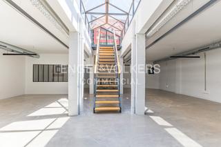 Lloguer Oficina a Fort Pienc. Look industrial y con terraza en carrer casp  con psg sant joan