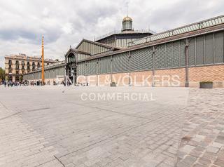 Lloguer Local Comercial a St. Pere - Sta. Caterina - El Born. Traspaso de restaurante con terraza en born y licencia de actuac