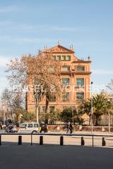 Lloguer Local Comercial a Dreta de l´Eixample. Gran local en calle casp entre girona y bruc