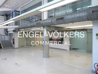 Lloguer Local Comercial a Barri de les Corts. Local de 470m2 a proximidad de la illa