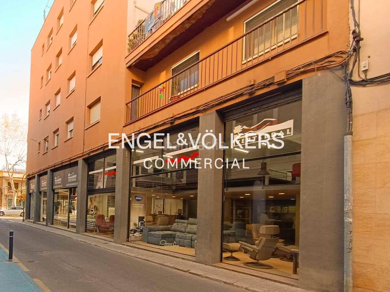 Foto e0c3be59-f1db-4b6f-8ff7-a5b00b7f56bd. Alquiler local comercial alquiler excelente local esquina en vilanova en Vilanova i la Geltrú