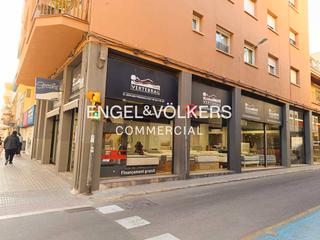 Lloguer Local Comercial a Centrevila. Alquiler excelente local esquina en vilanova