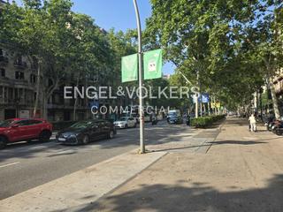 Lloguer Local Comercial a La Nova Esquerra de l´Eixample. Restaurante en gran via de les corts catalanes con licencia c3 y