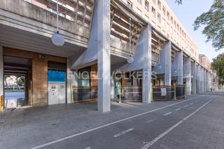 Local Comercial a La Vila Olímpica del Poblenou. Venta en rentabilidad neta del 6