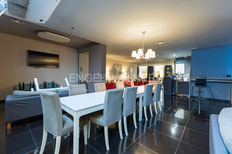 Foto d19429d8-8238-456c-8883-40c427f7823f. Local comercial a La Vila Olímpica del Poblenou Barcelona