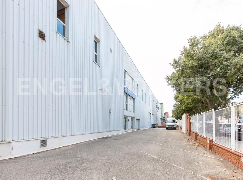 Foto e720b907-ad7c-4b2c-a83b-ec9cbeac173d. Nave industrial nave esquinera única en el maresme en Mataró