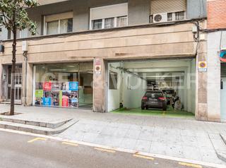 Miete Büro in Congrés - Indians. Practico local con parking y almacén