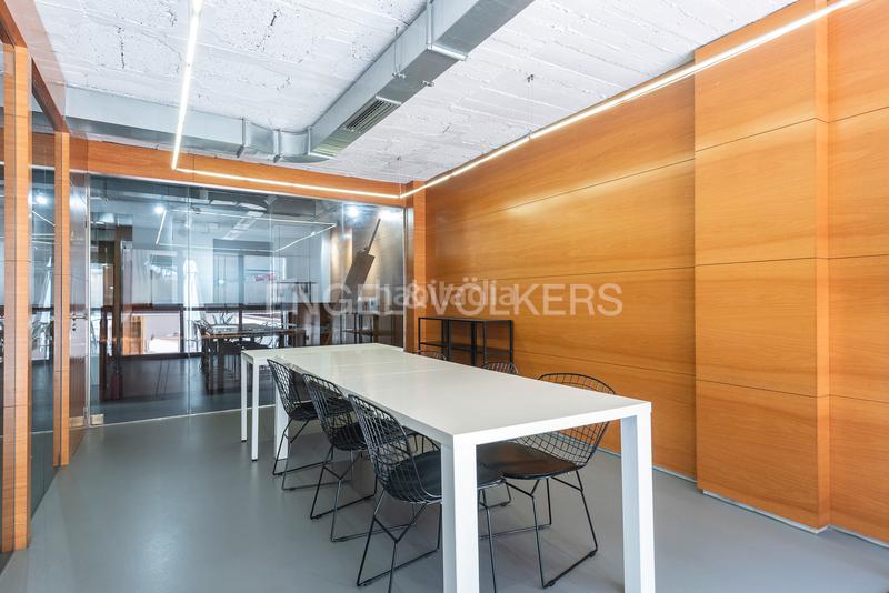 Foto 7b9d30c7-fcd0-46c8-bdc6-2c6735e86fdc. Oficina excepcional espacio de oficinas en muntaner con terraza privativa en Barcelona