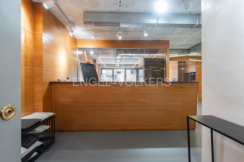 Foto c13a9463-cec2-4ad7-b647-48aa5f5b5969. Oficina excepcional espacio de oficinas en muntaner con terraza privativa en Barcelona