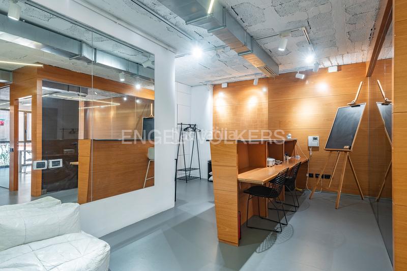 Foto f3757d79-5b62-41da-9b5c-1852f0b6c315. Oficina excepcional espacio de oficinas en muntaner con terraza privativa en Barcelona