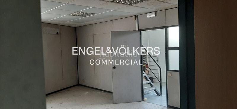 Foto 11fd643d-c986-43e0-acb1-dc1214f50010. Nau industrial a Centre Ripollet