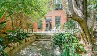 Local Comercial a El Poble Sec - Parc de Montjuïc. Espectacular localvivienda triplex con jardin en montjuic.