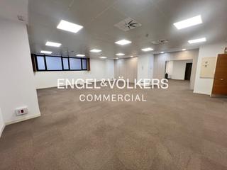 Miete Büro in El Gall. Gran oficina en centro de negocios esplugues