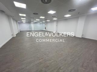 Miete Büro in El Gall. Oficina muy bien ubicada en esplugues